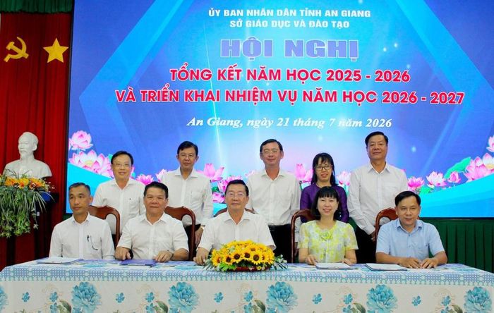  Hội nghị tổng kết năm học và triển khai nhiệm vụ năm học mới (ảnh:angiang.gov.vn) 