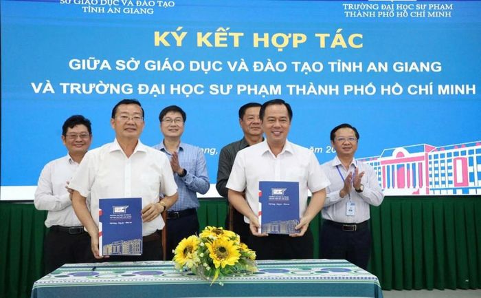 Sở Giáo dục và Đào tạo tỉnh An Giang ký liên kết đào tạo nguồn nhân lực trình đô cao với Trường Đại học Sư phạm Thành phố Hồ Chí Minh (ảnh:angiang.gov.vn)