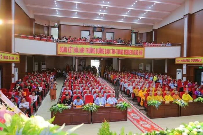 Gần 600 đại biểu tham dự