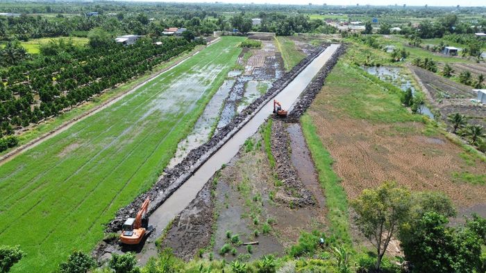 Công trường thi công dự án nâng cấp, mở rộng tỉnh lộ 878 kết nối đường dẫn cao tốc TP.HCM - Trung Lương.
