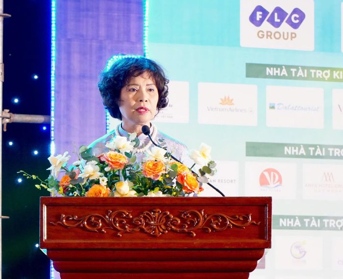 Bà Cao Thị Ngọc Lan phát biểu khai mạc ngày Lữ hành Việt Nam. 
