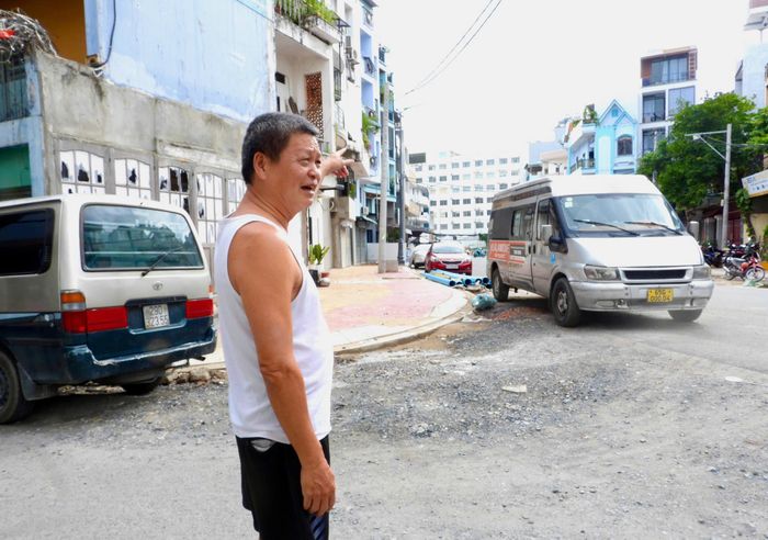 Ông Phạm Ngọc Sang, người dân sống cạnh tuyến đường, cho biết rất vui mừng khi kênh A41 được cải tạo, lấp để hình thành tuyến đường mới. Theo ông Sang, trước đây dòng kênh ô nhiễm, rác thải ngập nhiều nơi, mùi hôi bốc lên nồng nặc, ảnh hưởng đến cuộc sống của người dân. Ông mong chính quyền sớm tháo gỡ các vướng mắc về giải phóng mặt bằng để dự án được triển khai đồng bộ, nhanh chóng hoàn thành, giúp người dân đi lại thuận tiện và cải thiện môi trường sống.