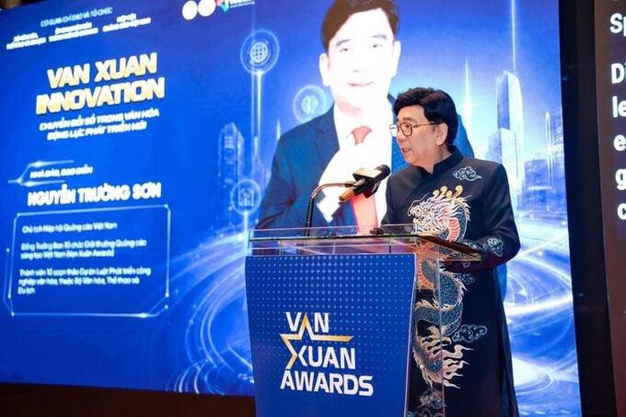  Đạo diễn Nguyễn Trường Sơn – Chủ tịch Hiệp hội Quảng cáo Việt Nam phát biểu tại sự kiện 