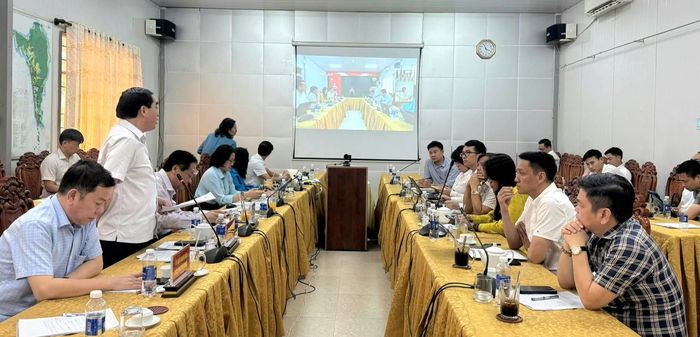 Quang cảnh buổi làm việc.