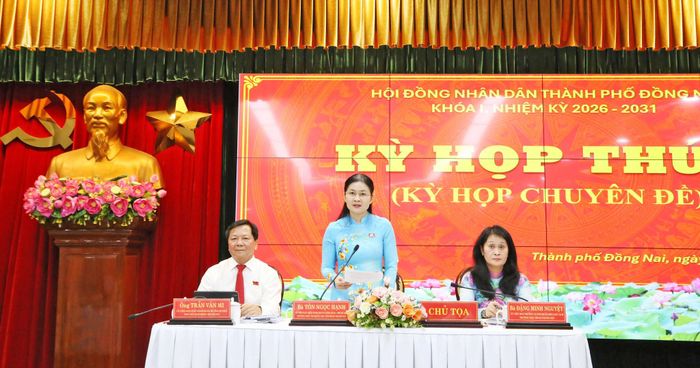Phó Bí thư Thường trực Thành ủy, Chủ tịch HĐND thành phố Tôn Ngọc Hạnh đề nghị khẩn trương triển khai các nghị quyết, bảo đảm chặt chẽ, minh bạch và hiệu quả