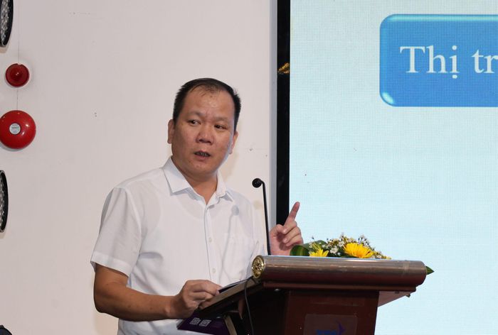 Phó Cục trưởng Cục Quản lý lao động ngoài nước Bùi Sỹ Tuấn phát biểu tại Hội nghị về nâng cao năng lực tuyên truyền và các nội dung liên quan đến công tác đưa lao động Việt Nam đi làm việc ở nước ngoài tổ chức tại TP. Cần Thơ vào ngày 14/8 vừa qua
