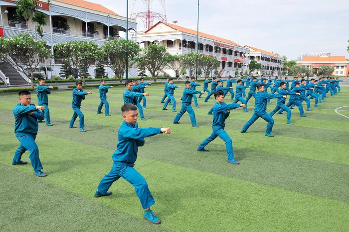 Người hoạt động không chuyên trách tại khu phố, khu dân cư... tại TP. Hồ Chí Minh (trong đó có lực lượng dân quân thường trực) được đóng BHXH, bảo hiểm y tế