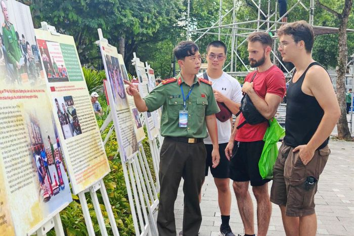 Dòng chảy lịch sử của Công an Hà Nội được tái hiện sinh động qua những hình ảnh