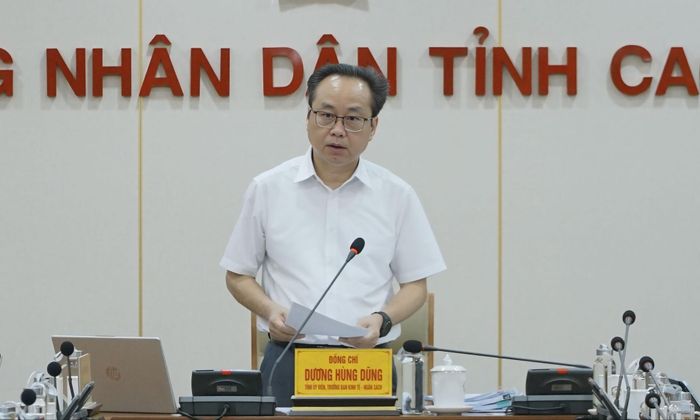 Trưởng Ban Kinh tế - Ngân sách HĐND tỉnh Dương Hùng Dũng phát biểu kết luận phiên họp. Ảnh: Nguyễn Thúy