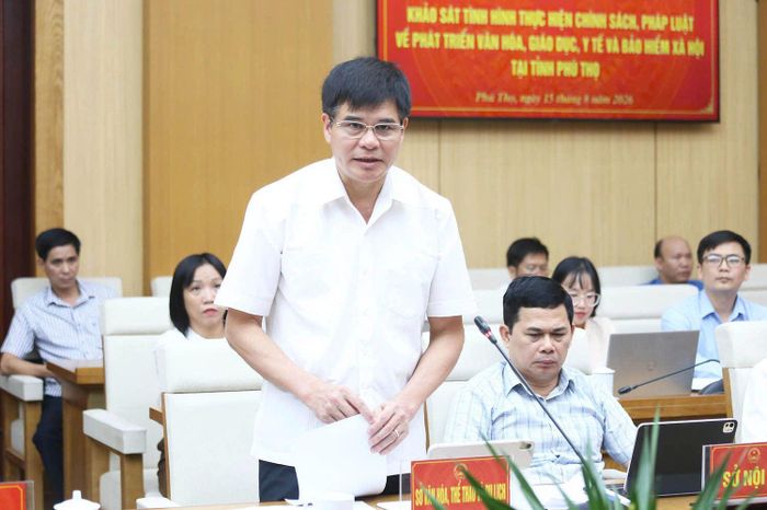 Giám đốc Sở Văn hóa, Thể thao và Du lịch Phú Thọ Dương Hoàng Hương báo cáo, làm rõ những nội dung Đoàn công tác đặt ra