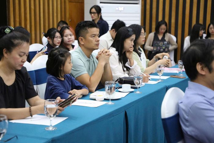 Các đại biểu tham dự Hội thảo “Mạng xã hội và sức khỏe tâm thần của trẻ em, thanh thiếu niên: Một vấn đề cấp thiết cần hành động”