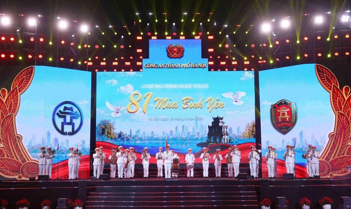 Chương trình nghệ thuật chính luận “81 Mùa Bình Yên”. Ảnh: TTXVN