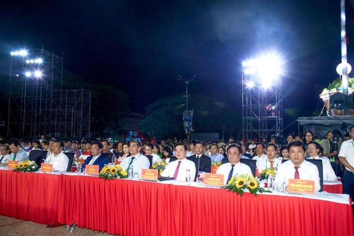 Các đại biểu tham dự Lễ khai mạc