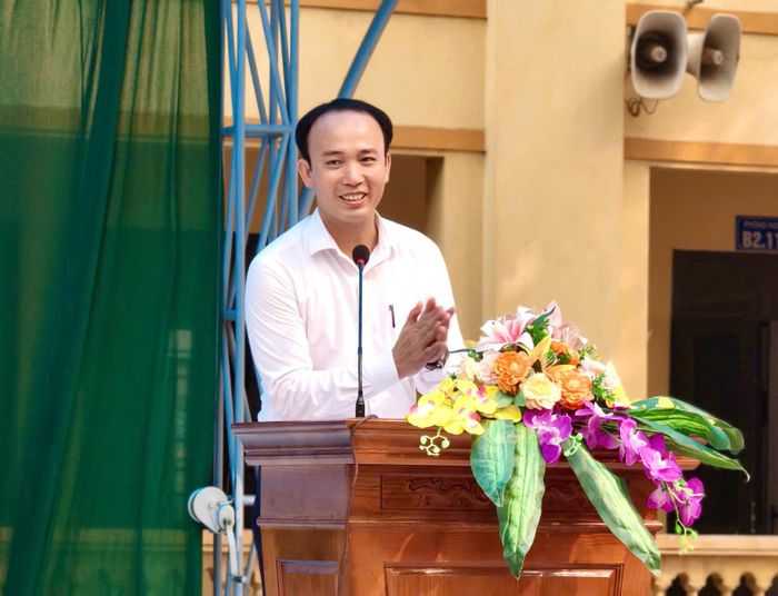 Hiệu trưởng trường THPT Yên Mỹ (Hưng Yên) Nghiêm Đức Văn