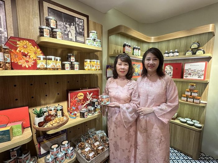 Không gian trưng bày chủ đề “Rằm rộ phố cổ – Hà Nội trong tôi”.
