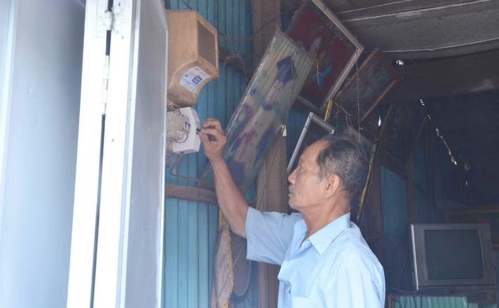 Người dân được lắp đặt miễn phí cầu dao chống cháy, nổ.