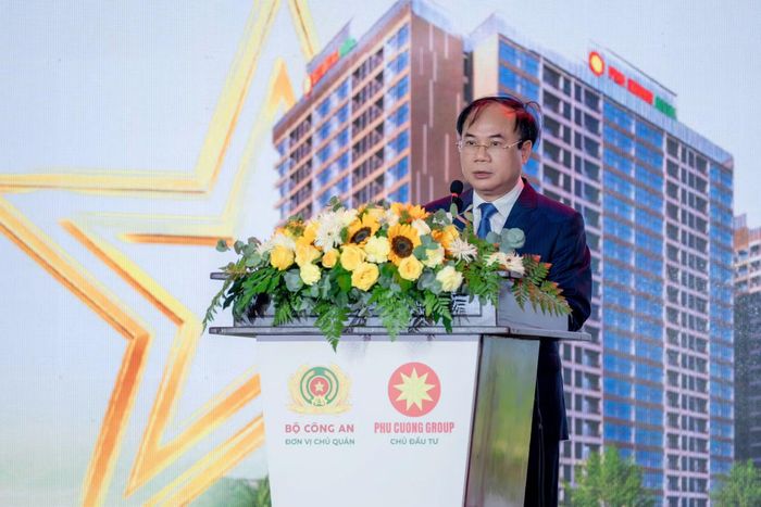 Thứ trưởng Bộ Xây dựng Nguyễn Văn Sinh phát biểu tại buổi lễ.