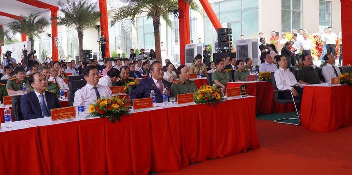 Nguyên Thủ tướng Chính phủ Nguyễn Tấn Dũng, nguyên Thường trực Ban Bí thư Đại tướng Lê Hồng Anh, Thứ trưởng Đặng Hồng Đức cùng các đại biểu dự buổi lễ.