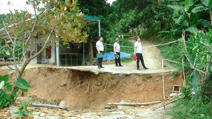 Công tác khảo sát, đánh giá toàn diện hiện trạng địa chất, phạm vi ảnh hưởng và nguy cơ sạt lở đang được các cơ quan chức năng khẩn trương thực hiện.