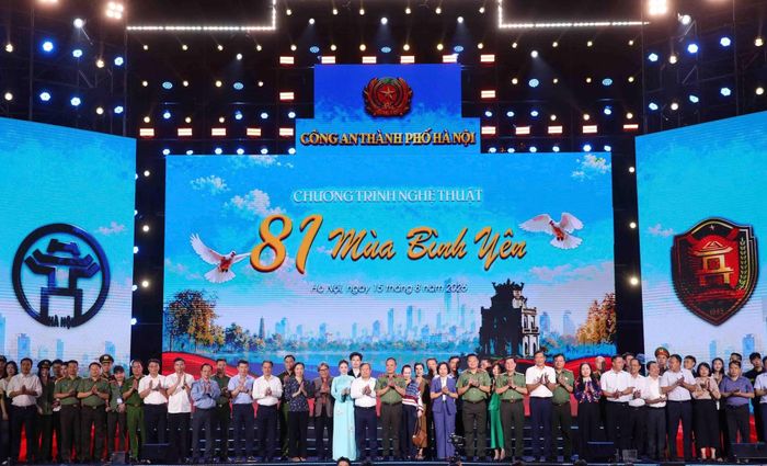 Các đại biểu tham dự chương trình.