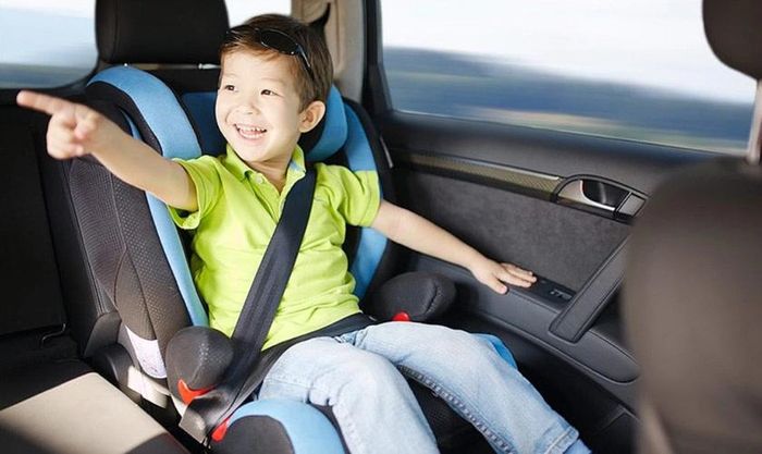 Từ 15/8, lỗi không dùng ghế an toàn cho trẻ trên ô tô bị phạt cảnh cáo. Ảnh minh họa