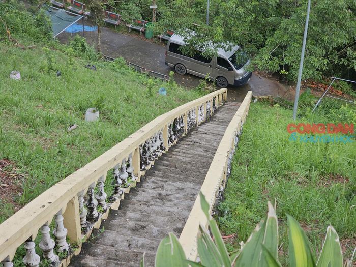 150 bậc thang lên ngọn hải đăng. Ảnh: Tuệ Nhi