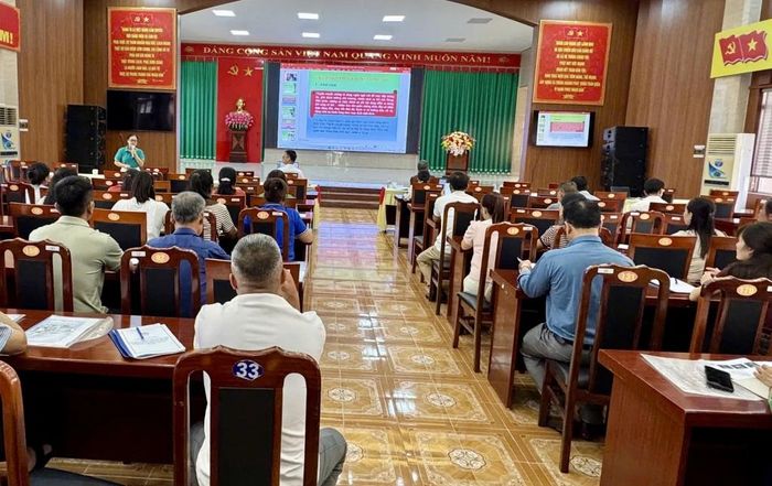Các học viên dự lớp tập huấn.