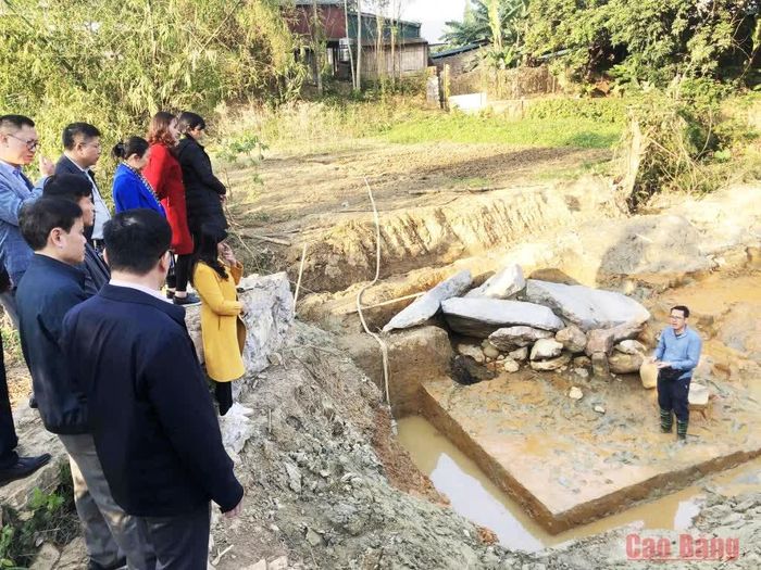 Hiện trường khai quật di tích cự thạch Bản Thảnh, khu vực Cao Bình, xã Hòa An.