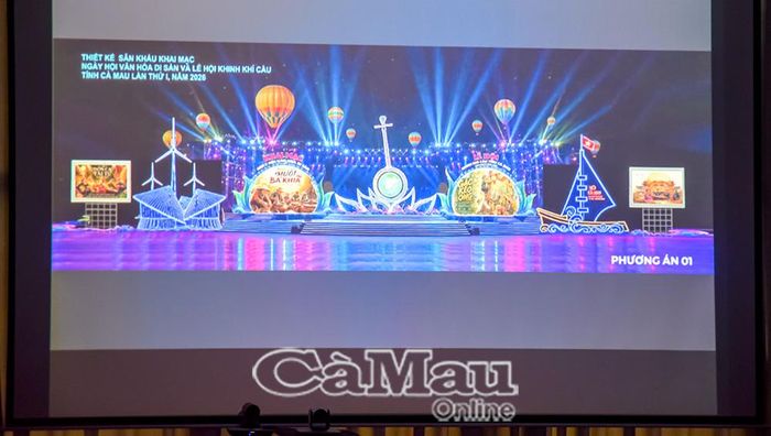  Trình chiếu các phương án thiết kế sân khấu lễ khai mạc để đại biểu góp ý.