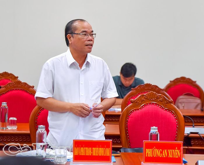  Đồng chí Lâm Hồ Sỹ, Giám đốc Báo và phát thanh, truyền hình Cà Mau, thông tin về công tác tuyên truyền, truyền hình trực tiếp sự kiện. 