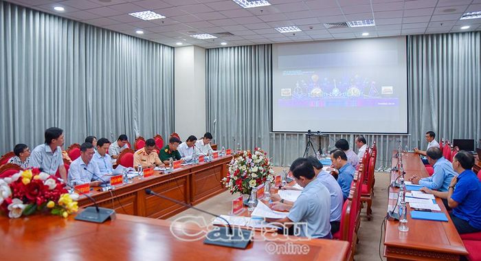 Thành viên Ban tổ chức Ngày hội Văn hoá di sản và Lễ hội khinh khí cầu tỉnh Cà Mau lần thứ I - năm 2026 dự họp.