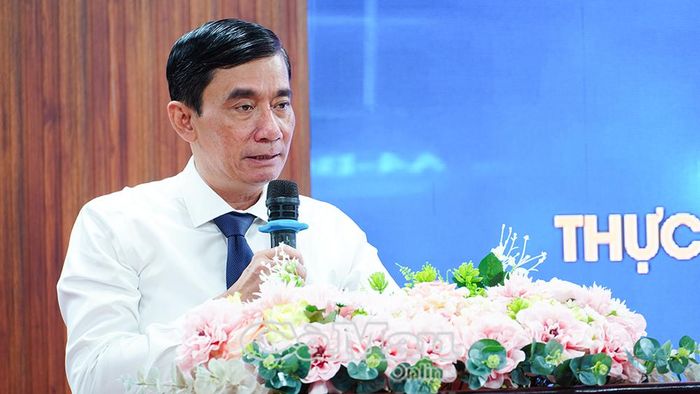 TS. Lê Hoàng Dự, Phó Giám đốc Sở GD&ĐT tỉnh Cà Mau phát biểu tại chương trình toạ đàm.