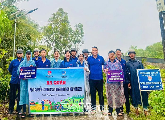  Đồng chí Nguyễn Thị Thuý Duy, Phó Bí thư Tỉnh đoàn Cà Mau, dự Ngày cao điểm ra quân tình nguyện xây dựng nông thôn mới tại Xã Hồ Thị Kỷ.