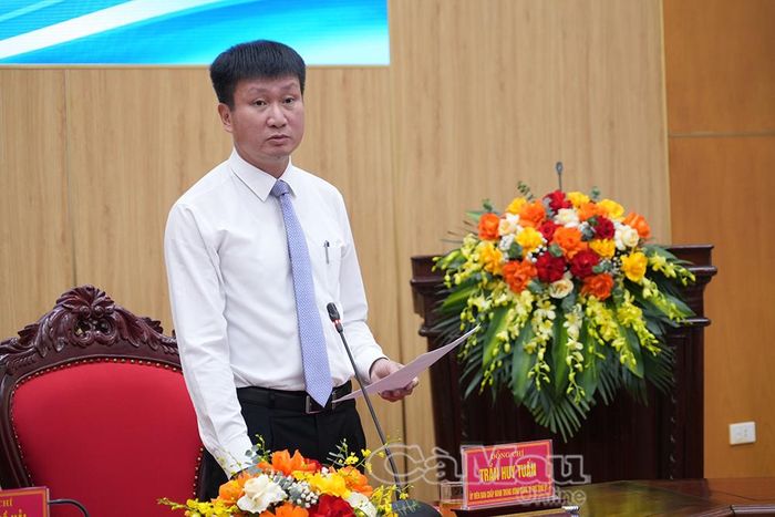 Bí thư Tỉnh uỷ Ninh Bình Trần Huy Tuấn phát biểu tại hội nghị.