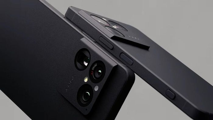 Máy vẫn giữ kiểu màn hình với hai phần viền dày ở trên và dưới. (Ảnh: Sony).