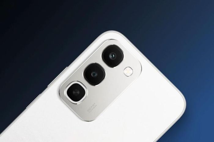Realme 16x 5G có camera chính 50 MP và camera trước 8 MP. (Ảnh: Gizmochina).