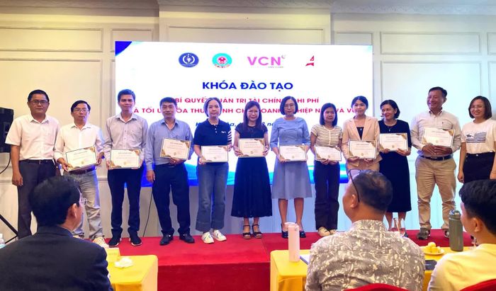 Tất cả các lãnh đạo doanh nghiệp tham dự đều được cấp chứng nhận, đồng thời có thêm kết nối để chia sẻ và trao đổi thông tin chuyên môn cần thiết
