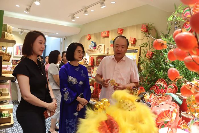 Theo ông Trần Hữu Linh, Cục trưởng Cục Quản lý và Phát triển thị trường trong nước, việc đưa các sản phẩm đặc trưng của khu vực phố cổ đến gần hơn với người tiêu dùng vừa góp phần quảng bá hàng Việt, vừa mở thêm cơ hội thị trường cho các doanh nghiệp, hộ kinh doanh và nghệ nhân.
