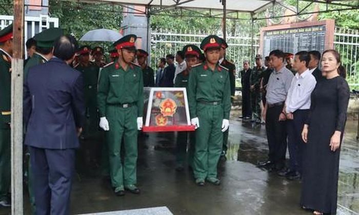 Buổi lễ diễn ra trong không khí trang nghiêm, xúc động.