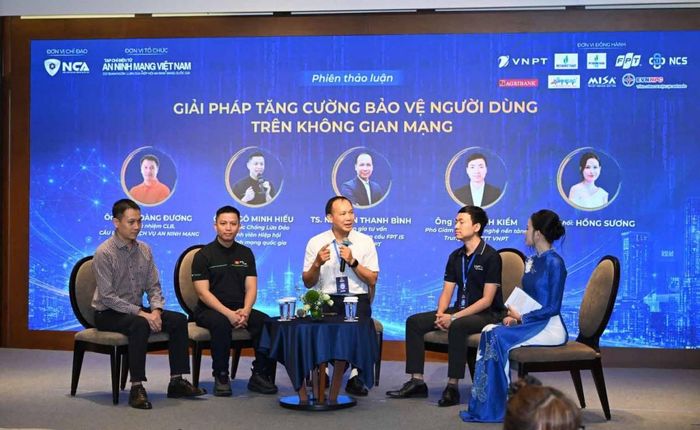 Các chuyên gia an ninh mạng đang trao đổi tại Hội thảo.