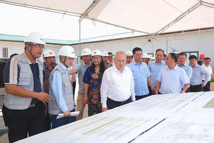 Chủ tịch UBND thành phố Đỗ Thành Trung kiểm tra thực địa tại Dự án Công ty TNHH Khoa học Kỹ thuật Senci. Ảnh nguồn CTTTP
