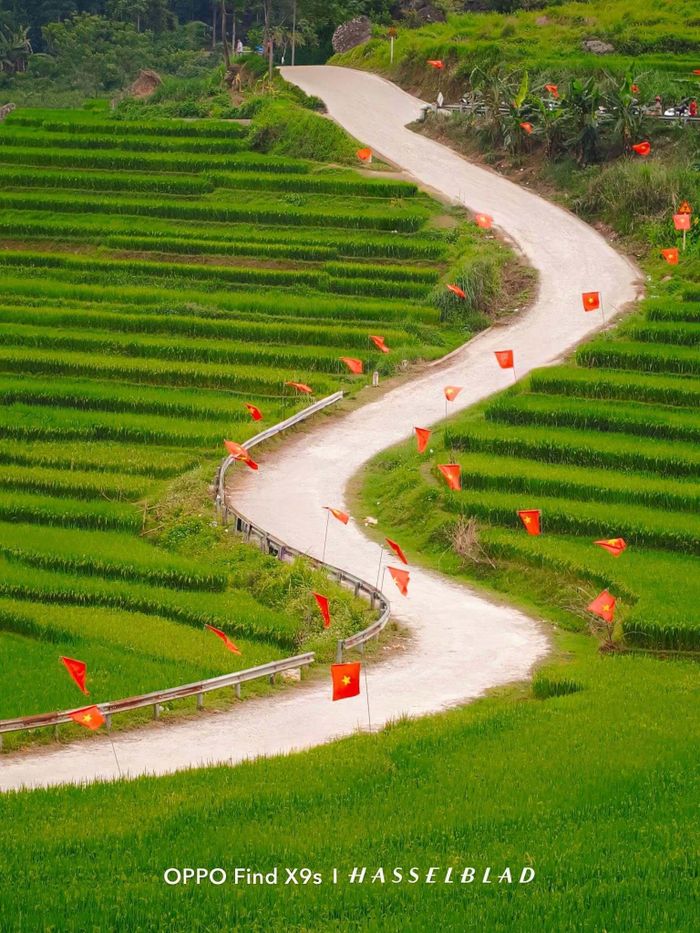 Mỗi lá cờ Tổ quốc xuất hiện trong khung hình cũng có thể trở thành một câu chuyện.