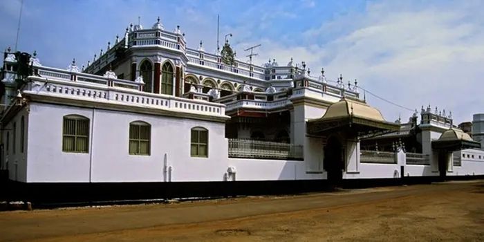 Mỗi biệt thự ở đây trung bình diện tích từ 3.700 - 4.600 m² và có hàng chục phòng. (Ảnh: The New York Times)