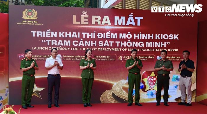 Lễ ra mắt mô hình Kiosk Trạm Cảnh sát thông minh. (Ảnh: Hùng Đào)