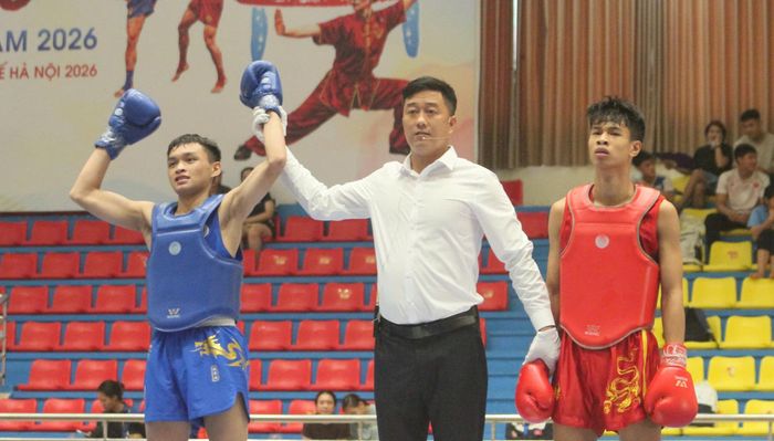 Trọng tài Trần Văn Cường từ Đồng Nai ra Hà Nội điều hành tại giải đấu. Ảnh: Việt Đức