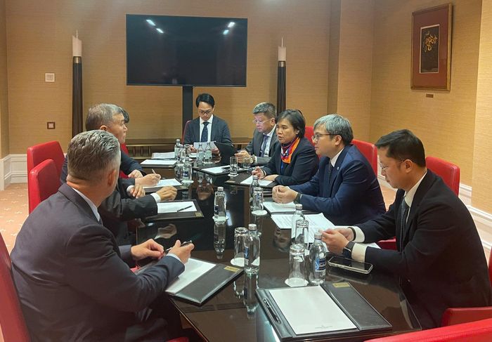 Đoàn công tác liên ngành gặp ông Kirsan Ilyumzhinov, nguyên lãnh đạo Cộng hòa Kalmykia (Liên bang Nga), nguyên Chủ tịch Liên đoàn Cờ vua quốc tế (FIDE). Ảnh: PV