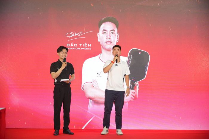 Tay vợt Nguyễn Đắc Tiến chia sẻ tại buổi lễ ra mắt. Ảnh: PV