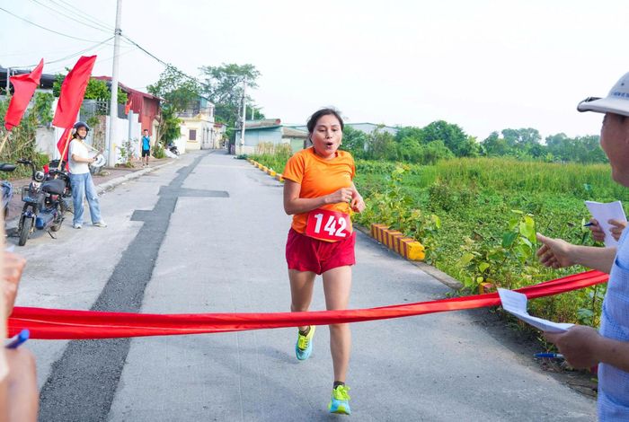 Vận động viên về đích. Ảnh: Diệu Hương