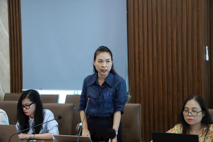 Lãnh đạo các phòng chức năng của Sở Khoa học và Công nghệ Hà Nội giải đáp ý kiến của các doanh nghiệp. Ảnh: PV