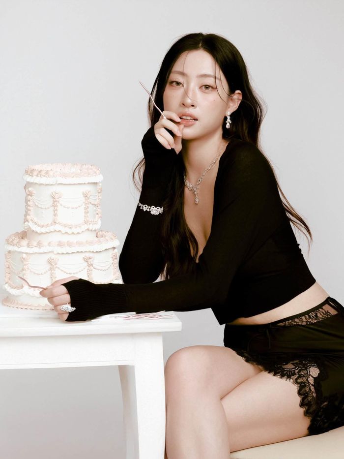 Lương Thùy Linh sinh năm 2000, đăng quang Miss World Vietnam 2019 và lọt top 12 Miss World 2019 (Hoa hậu Thế giới) khi mới 19 tuổi.